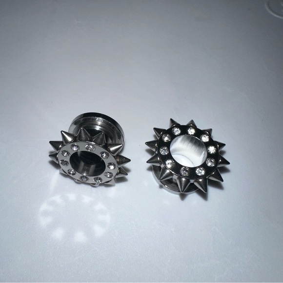 New 10 mm Ear Plugs piercings Earrings lobes never worn - Picture 3 of 6